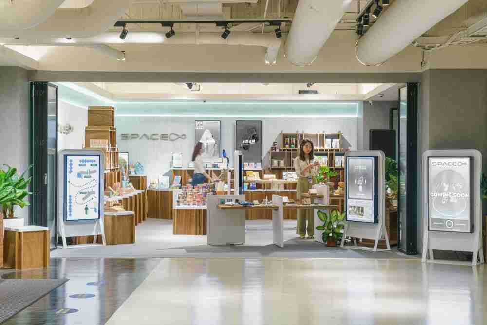 尊龙集团打造永续选物商店，，展示社企及社创商品，，，结合创利空间所开发的智能零售系统，，整合多元产品信息，，让无人商店扮演公益行动的推手